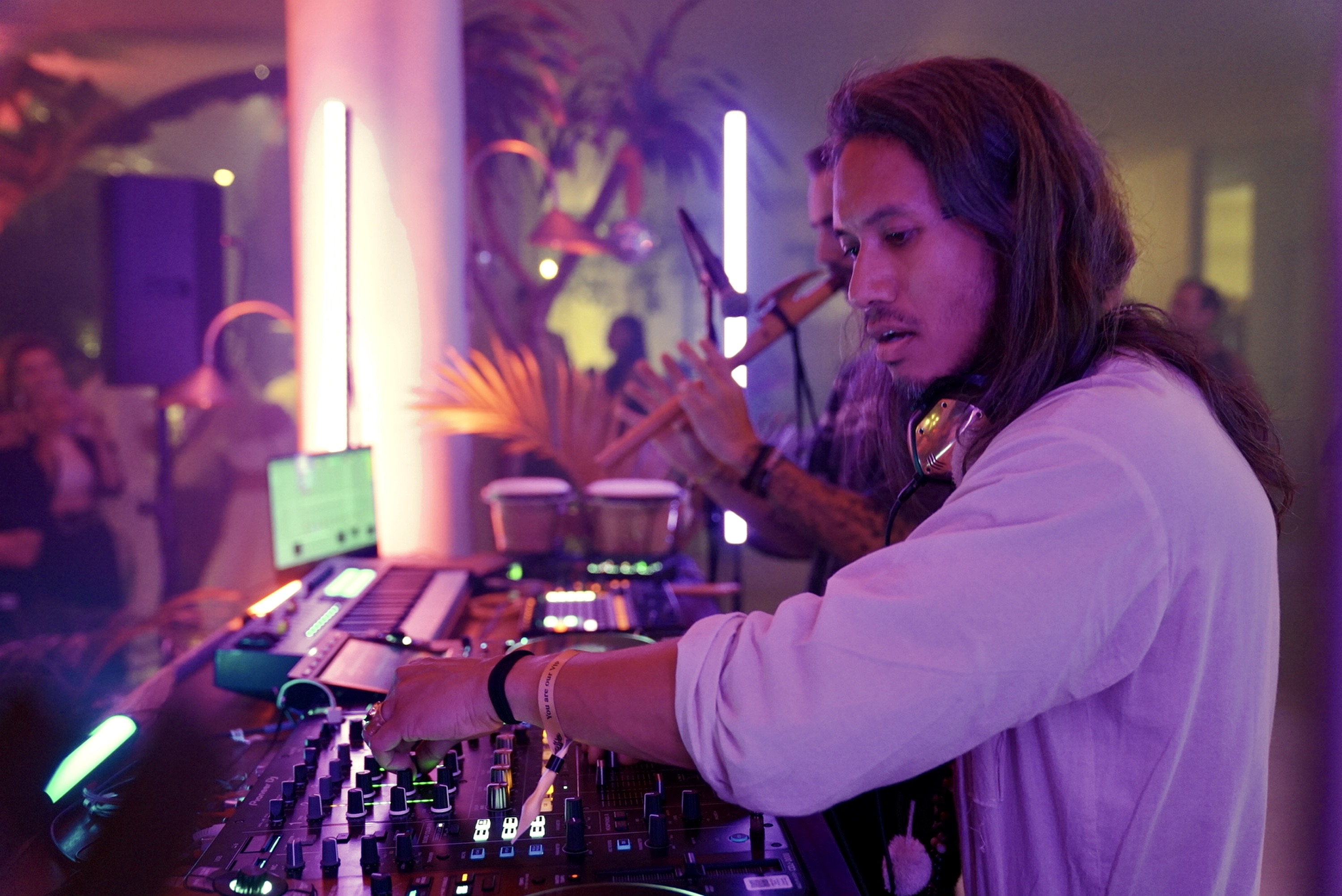 JAGWOLF live, Shalman on the decks with Nova Wolf playing flute